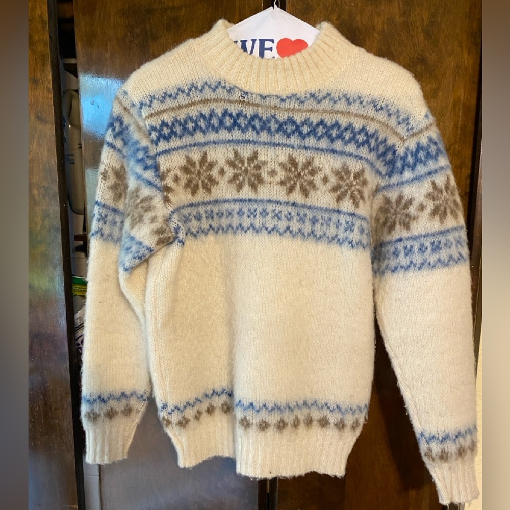 Virgin wool Icelandic sweater